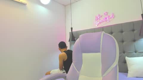 Snapshot of andres1_8 chatting on November 22, 2:10 am IM ANDRES online show from November 22, 2:10 am