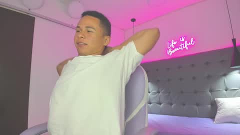 Snapshot of andres1_8 chatting on November 23, 3:06 am IM ANDRES online show from November 23, 3:06 am