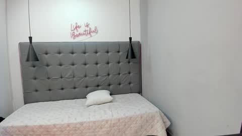 Snapshot of andres1_8 chatting on December 19, 3:13 am IM ANDRES online show from December 19, 3:13 am