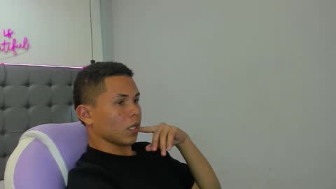 Snapshot of andres1_8 chatting on December 20, 2:51 am IM ANDRES online show from December 20, 2:51 am