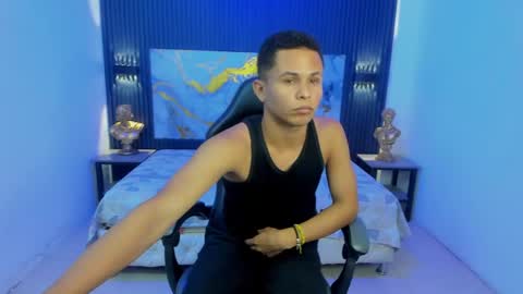 Snapshot of andres1_8 chatting on April 5, 1:25 am IM ANDRES online show from April 5, 1:25 am