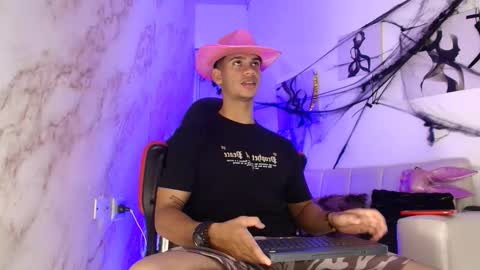 andres_stud online show from October 27, 4:27 am