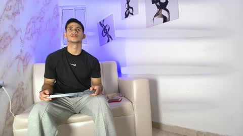 andres_stud online show from November 4, 4:44 am