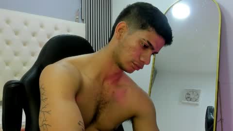 andres_stud online show from March 29, 6:57 am