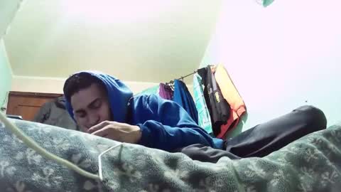 andrescaraballo18 online show from October 9, 5:05 am