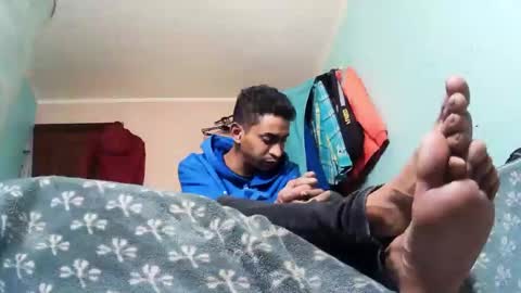 andrescaraballo18 online show from October 18, 5:43 am