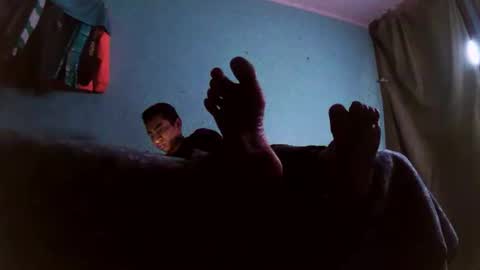 andrescaraballo18 online show from November 17, 4:29 am