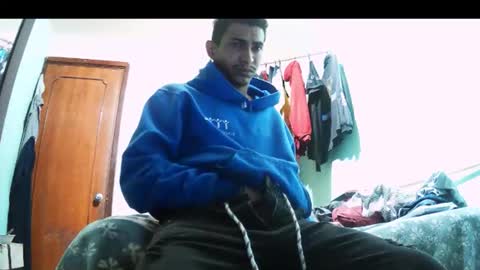 andrescaraballo18 online show from April 3, 5:27 am