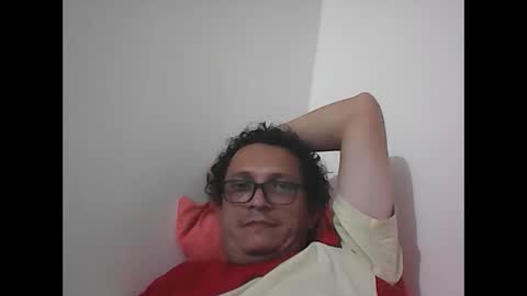 andresfloga online show from December 1, 6:13 pm