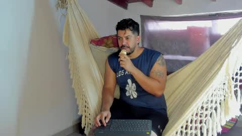 Snapshot of andressmith__ chatting on May 31, 9:27 pm Andres online show from May 31, 9:27 pm