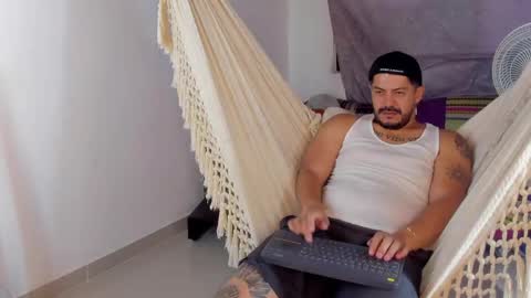 Snapshot of andressmith__ chatting on June 4, 10:16 pm Andres online show from June 4, 10:16 pm