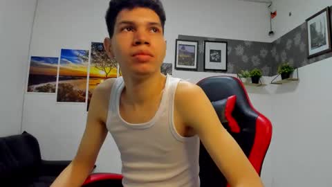 andrew_2811 online show from October 22, 4:02 am