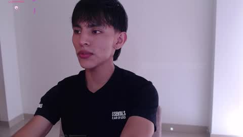 Snapshot of andrew_courtz chatting on December 3, 7:56 pm Andrew Courtz online show from December 3, 7:56 pm