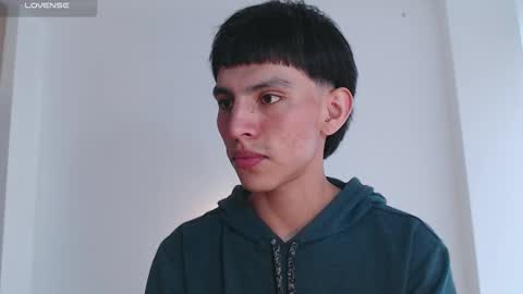 Snapshot of andrew_courtz chatting on December 19, 7:43 pm Andrew Courtz online show from December 19, 7:43 pm