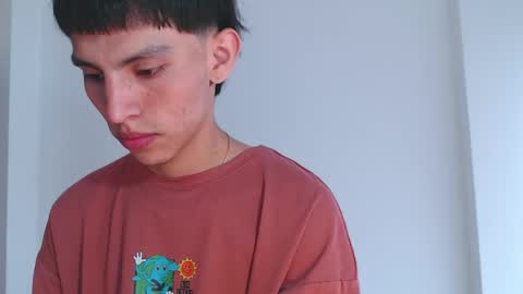 Snapshot of andrew_courtz chatting on December 22, 9:01 pm Andrew Courtz online show from December 22, 9:01 pm