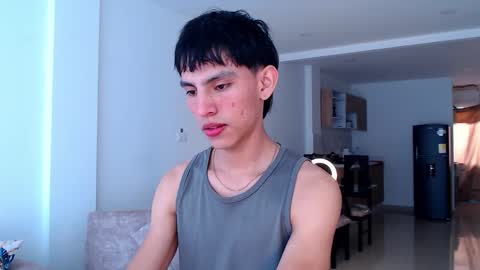 Snapshot of andrew_courtz chatting on January 16, 8:57 pm Andrew Courtz online show from January 16, 8:57 pm