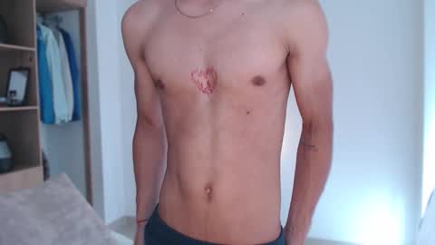 Snapshot of andrew_courtz chatting on February 10, 8:35 pm Andrew Courtz online show from February 10, 8:35 pm