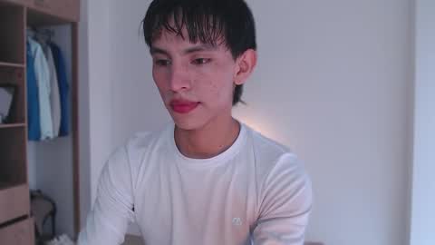 Snapshot of andrew_courtz chatting on February 16, 7:32 pm Andrew Courtz online show from February 16, 7:32 pm