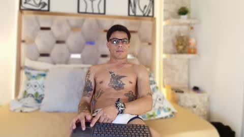 andrew_haalls online show from November 29, 9:29 pm