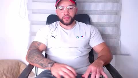 andrew_holden__ online show from October 27, 11:41 pm