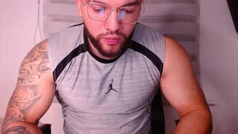 andrew_holden__ online show from November 14, 11:35 pm