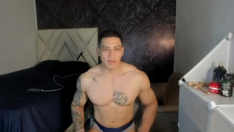 andrew_jhones online show from May 30, 5:37 am