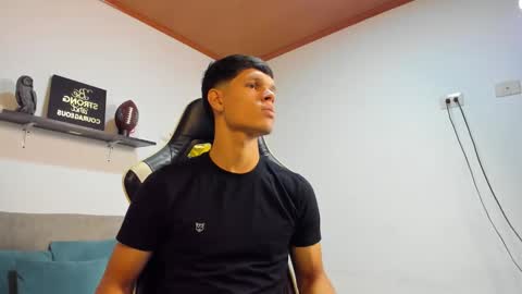 Snapshot of andrew_thopsom chatting on January 8, 12:40 pm andrew_thopsom online show from January 8, 12:40 pm