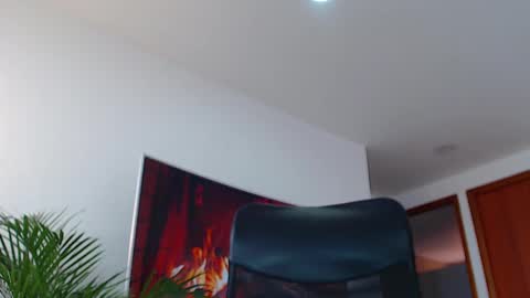 Snapshot of andrew_west_ chatting on December 3, 4:17 pm ANDREW WEST online show from December 3, 4:17 pm