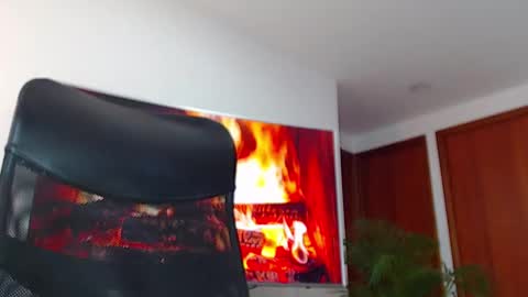 Snapshot of andrew_west_ chatting on December 18, 10:02 pm ANDREW WEST online show from December 18, 10:02 pm