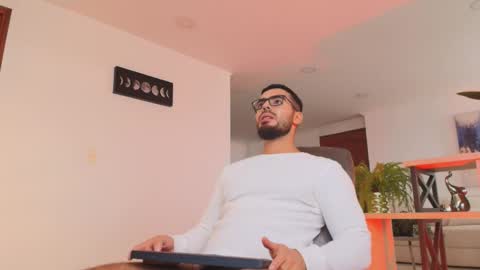 Snapshot of andrew_west_ chatting on January 18, 5:17 pm ANDREW WEST online show from January 18, 5:17 pm