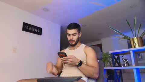 Snapshot of andrew_west_ chatting on February 7, 11:41 pm ANDREW WEST online show from February 7, 11:41 pm