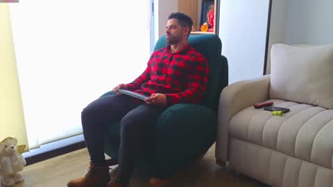 Andrew online show from December 4, 4:38 pm