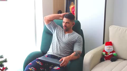 Andrew online show from December 11, 7:57 pm