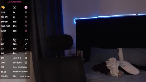 andrewmhilton_ online show from October 27, 6:28 am