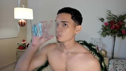 Snapshot of andrewrush_ chatting on November 17, 6:24 pm andrewrush_ online show from November 17, 6:24 pm