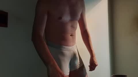 Snapshot of andrexmartinex chatting on December 28, 2:54 am Andres online show from December 28, 2:54 am