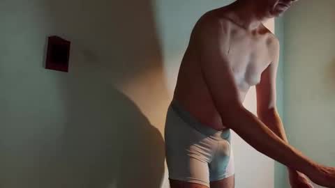 Snapshot of andrexmartinex chatting on December 28, 10:44 pm Andres online show from December 28, 10:44 pm