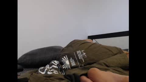 Snapshot of andriuhot066 chatting on December 17, 3:17 pm andriuhot066 online show from December 17, 3:17 pm