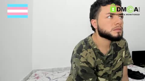 Snapshot of androgynous_love chatting on January 19, 7:15 pm hugeclit online show from January 19, 7:15 pm