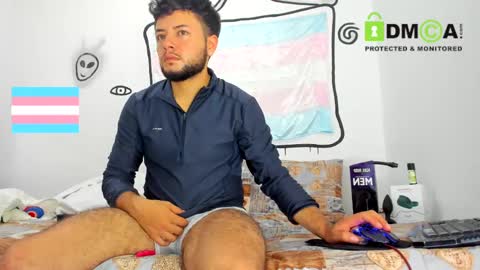 Snapshot of androgynous_love chatting on March 8, 2:34 am hugeclit online show from March 8, 2:34 am