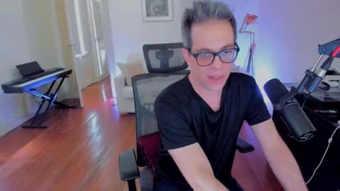 Snapshot of andy0pandi chatting on December 7, 2:13 pm Andrew online show from December 7, 2:13 pm