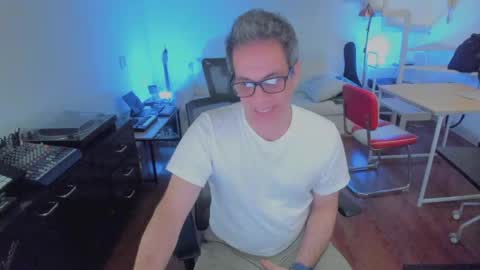 Snapshot of andy0pandi chatting on September 22, 11:18 pm Andrew online show from September 22, 11:18 pm