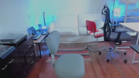 Snapshot of andy0pandi chatting on September 23, 3:37 pm Andrew online show from September 23, 3:37 pm