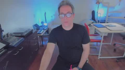 Snapshot of andy0pandi chatting on September 25, 4:32 pm Andrew online show from September 25, 4:32 pm