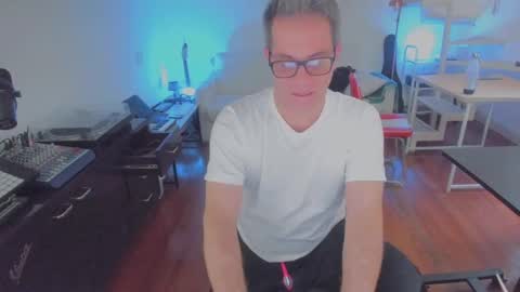 Snapshot of andy0pandi chatting on October 5, 4:16 pm Andrew online show from October 5, 4:16 pm