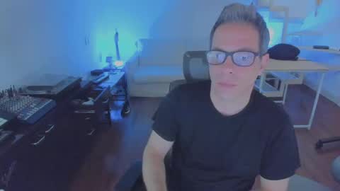 Snapshot of andy0pandi chatting on November 5, 8:36 am Andrew online show from November 5, 8:36 am