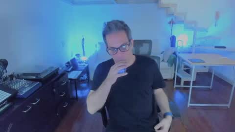 Andrew online show from November 18, 3:34 am