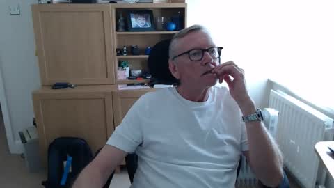 andy1234518 online show from April 18, 10:08 am