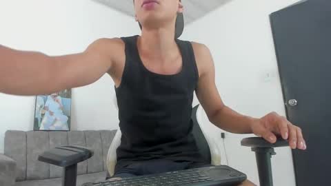 Snapshot of andy_bigcock01 chatting on September 21, 3:35 pm andy_bigcock01 online show from September 21, 3:35 pm