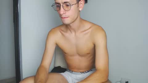 andy_collins__ online show from November 11, 3:28 am